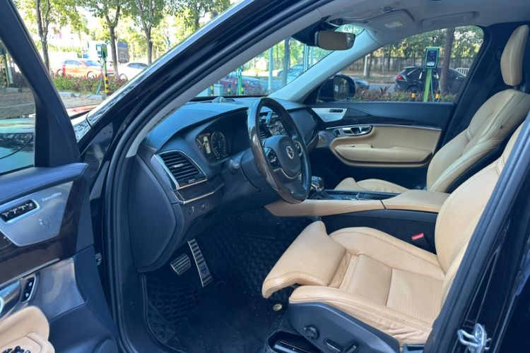 Used Volvo XC90 2015 T6 Prestige 7-Seater Interior 10