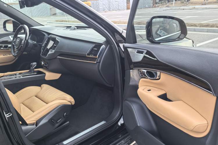 Used Volvo XC90 2015 T6 Prestige 7-Seater Interior 2