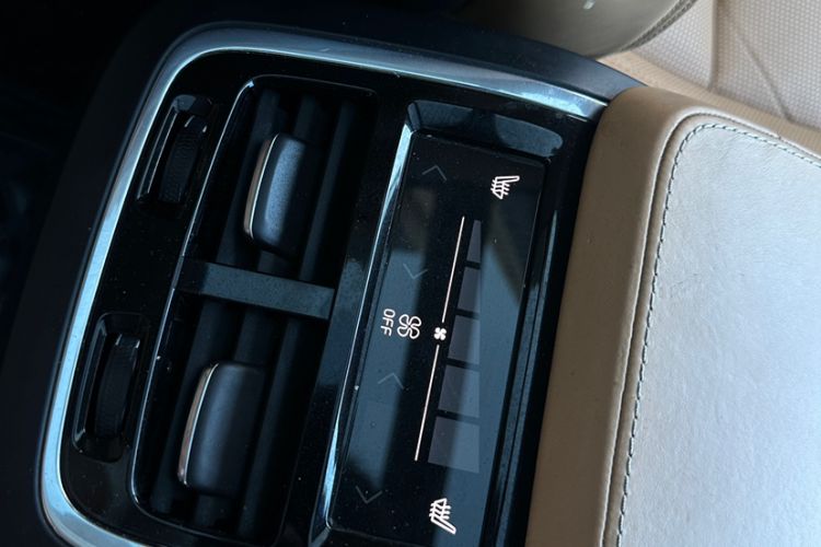 Used Volvo XC90 2015 T6 Prestige 7-Seater Interior 3