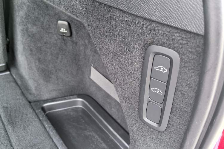 Used Volvo XC90 2015 T6 Prestige 7-Seater Interior 6
