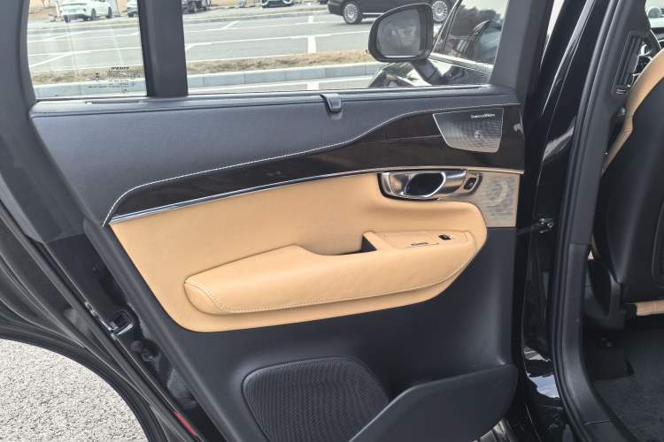 Used Volvo XC90 2015 T6 Prestige 7-Seater Interior 8