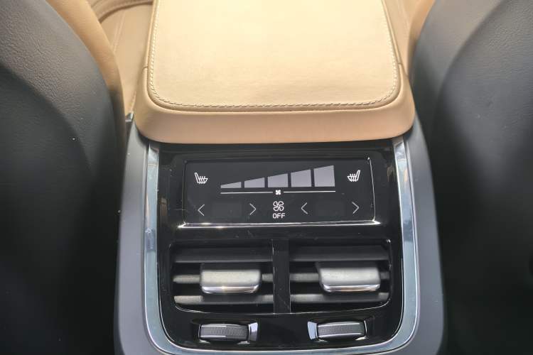 Used Volvo XC90 2015 T6 Prestige 7-Seater Interior 9