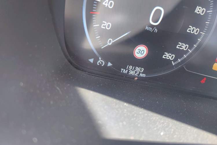 Used Volvo XC90 2015 T6 Zhiyi Edition 7-Seater Odometer Close Up