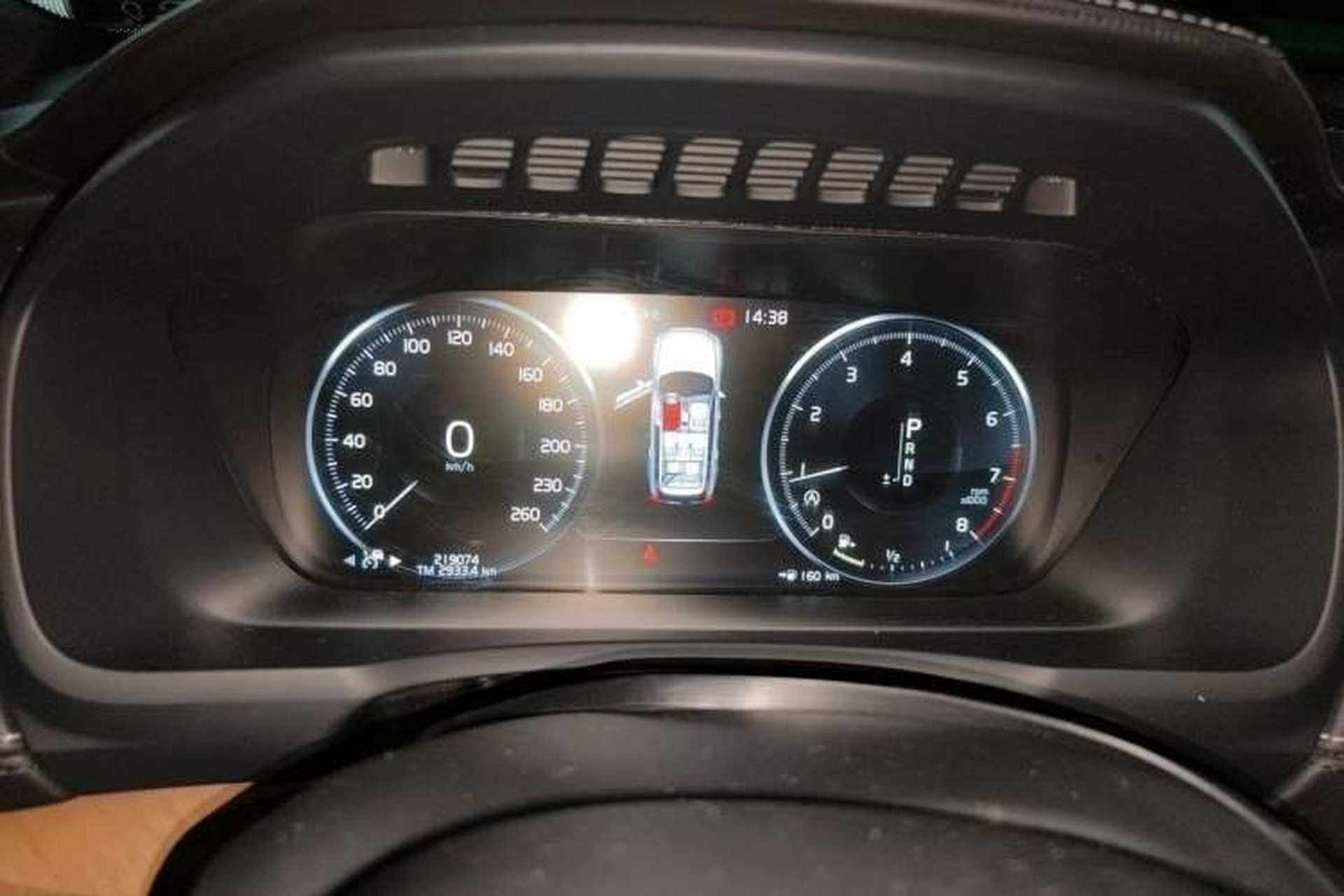 Used Volvo XC90 2015 T6 Limited Edition Odometer Close Up