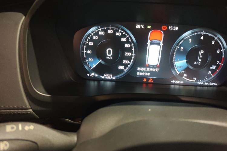 Used Volvo XC90 2015 T6 Prestige 7-Seater Odometer Close Up