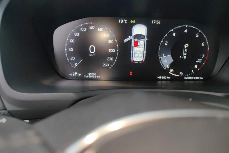 Used Volvo XC90 2015 T6 Prestige 7-Seater Odometer Close Up