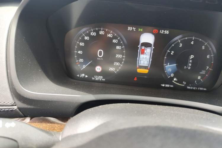 Used Volvo XC90 2015 T6 Prestige 7-Seater Odometer Close Up