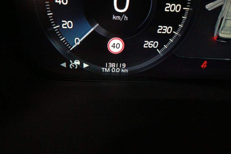 Used Volvo XC90 2015 T6 Prestige 7-Seater Odometer Close Up
