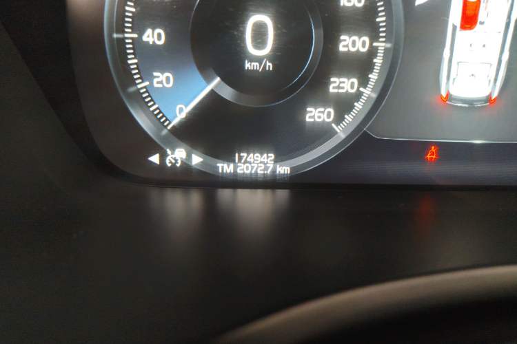 Used Volvo XC90 2015 T6 Zhiyi Edition 7-Seater Odometer Close Up