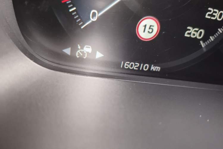 Used Volvo XC90 2015 T6 Prestige 7-Seater Odometer Close Up