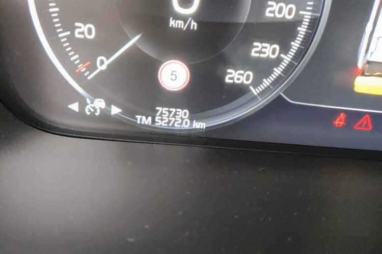 Used Volvo XC90 2015 T6 Prestige 7-Seater Odometer Close Up
