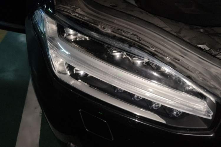 Used Volvo XC90 2015 T6 Limited Edition Right Front Headlight