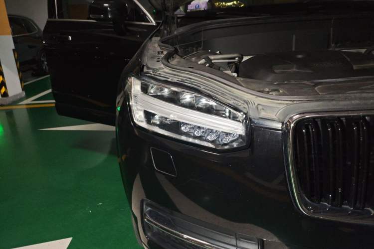 Used Volvo XC90 2015 T6 Zhiya Edition 7-seater Right Front Headlight