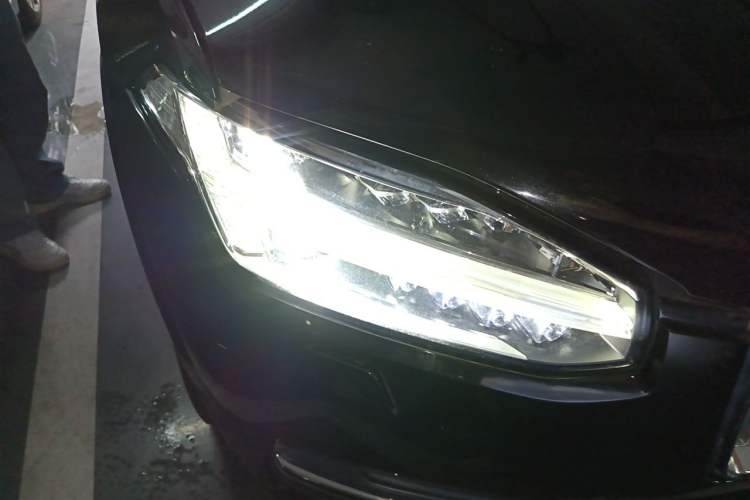 Used Volvo XC90 2015 T6 Prestige 7-Seater Right Front Headlight