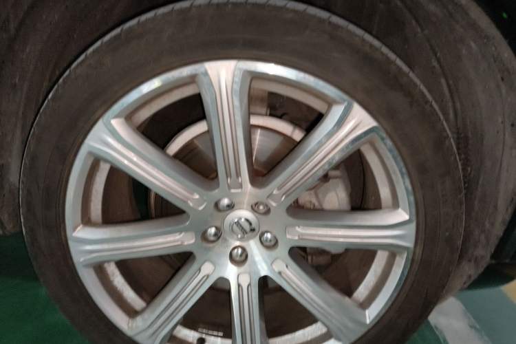 Used Volvo XC90 2015 T6 Limited Edition Right Front Wheel Hub