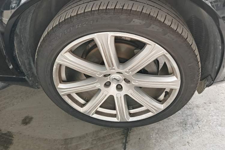 Used Volvo XC90 2015 T6 Prestige 5-seater Right Front Wheel Hub