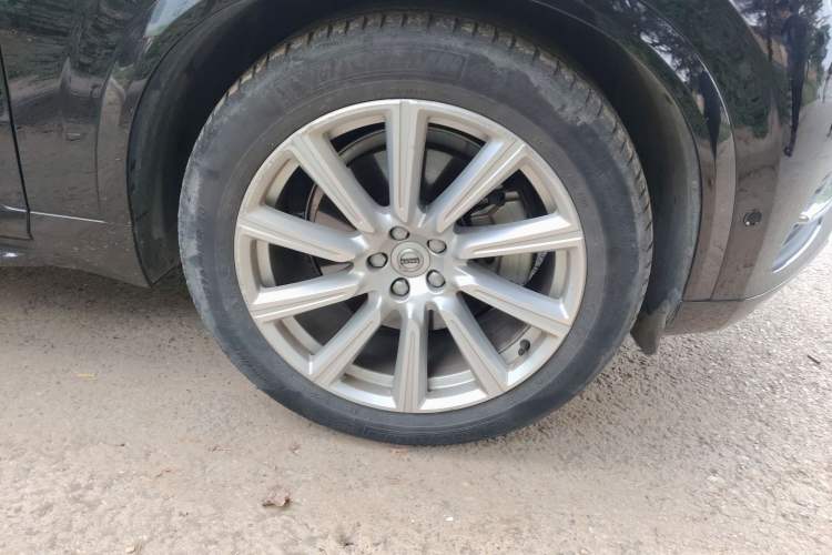 Used Volvo XC90 2015 T6 Prestige 7-Seater Right Front Wheel Hub
