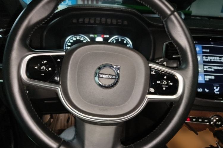 Used Volvo XC90 2015 T6 Limited Edition Steering Wheel