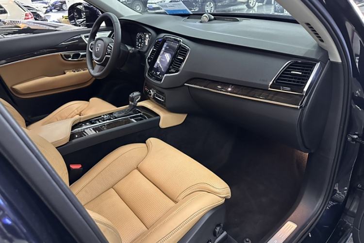 Used Volvo XC90 2015 T6 Luxury Edition 5-seater Interior 2