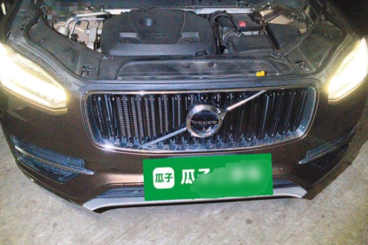 Used Volvo XC90  Engine Bay