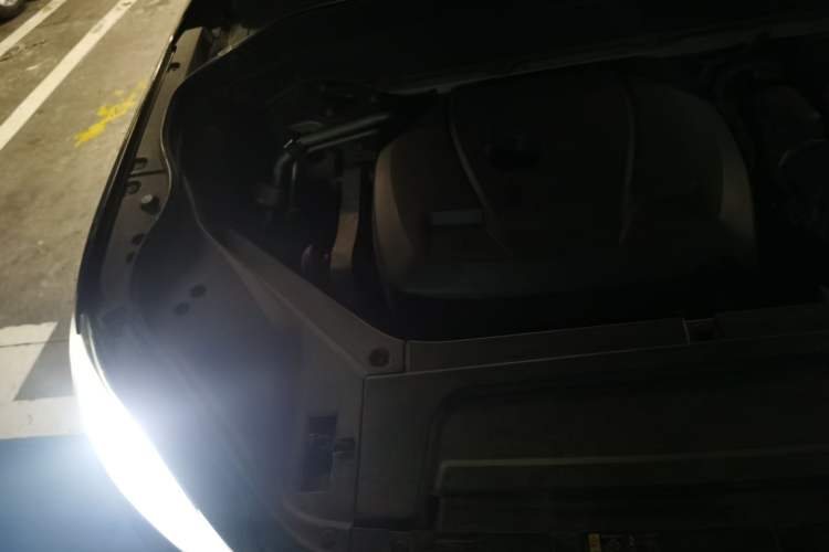Used Volvo XC90 2015 T6 Zhiyi Edition 7-Seater Engine Bay Right