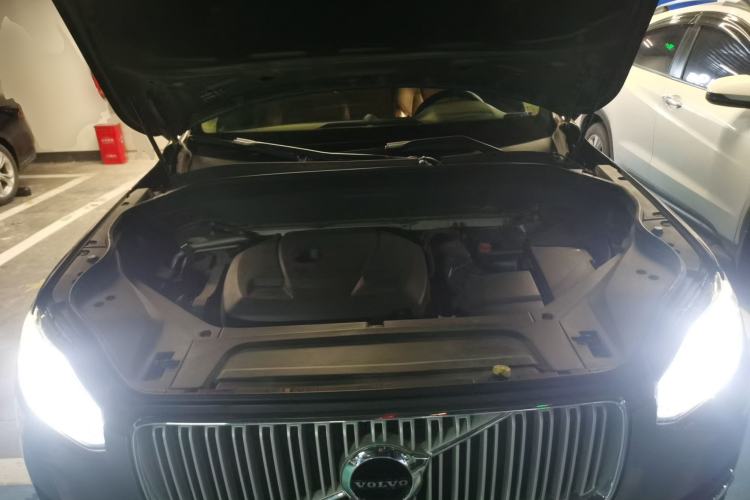 Used Volvo XC90 2015 T6 Zhiyi Edition 7-Seater Engine Bay