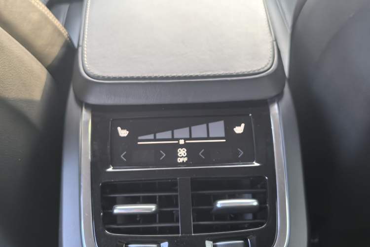 Used Volvo XC90 2015 T6 Prestige 7-Seater Interior 12