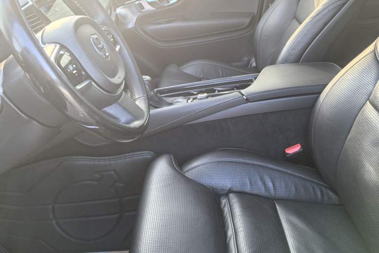 Used Volvo XC90 2015 T6 Prestige 7-Seater Interior 2