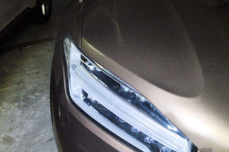 Used Volvo XC90  Right Front Headlight