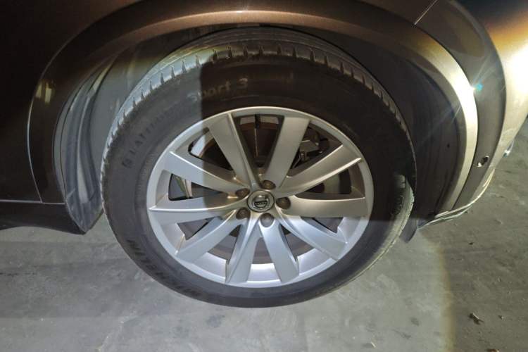 Used Volvo XC90 2015 T6 Zhiya Edition 7-seater Right Front Wheel Hub
