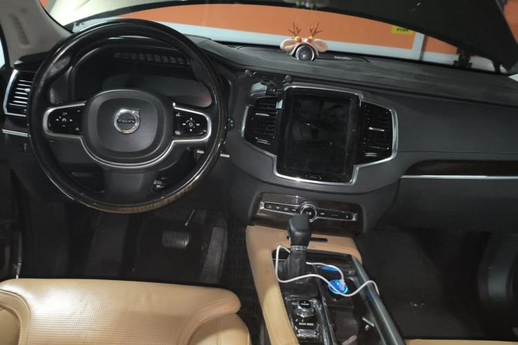 Used Volvo XC90 2015 T6 Prestige 7-Seater Center Console