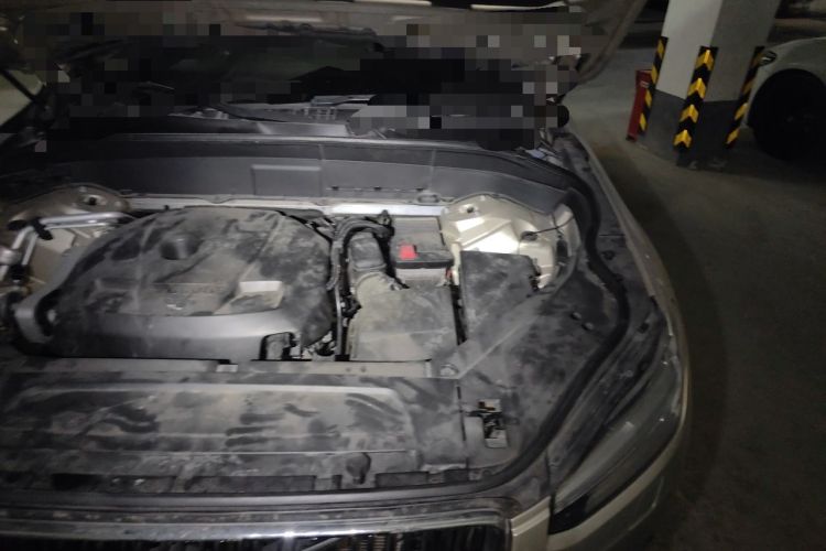 Used Volvo XC90  Engine Bay Left