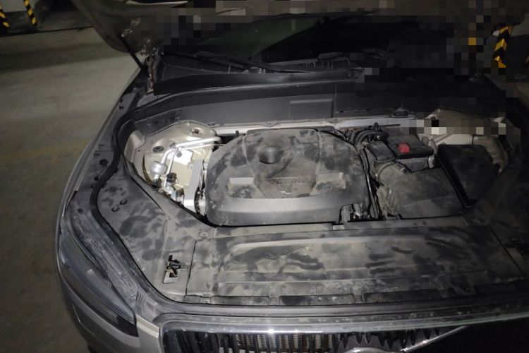 Used Volvo XC90  Engine Bay Right