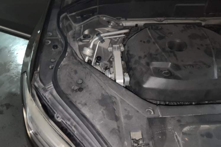Used Volvo XC90 2015 T6 Prestige 7-Seater Engine Bay Right