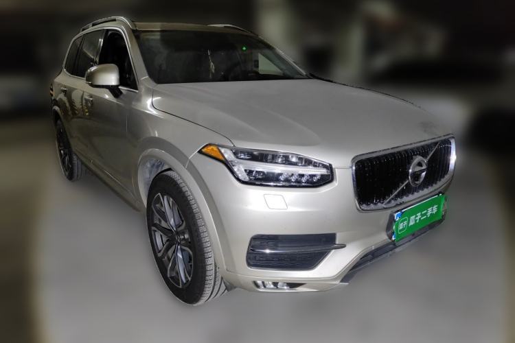 Used Volvo XC90  Front Right 45 Deg