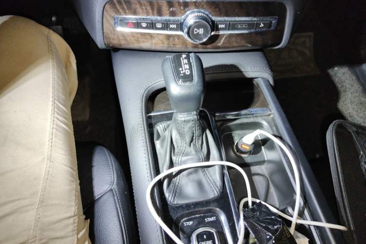 Used Volvo XC90  Gear Lever