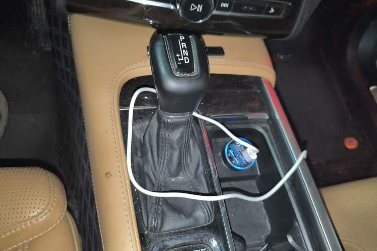 Used Volvo XC90 2015 T6 Prestige 7-Seater Gear Lever