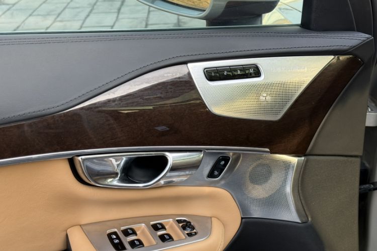 Used Volvo XC90 2015 T6 Prestige 7-Seater Interior 7