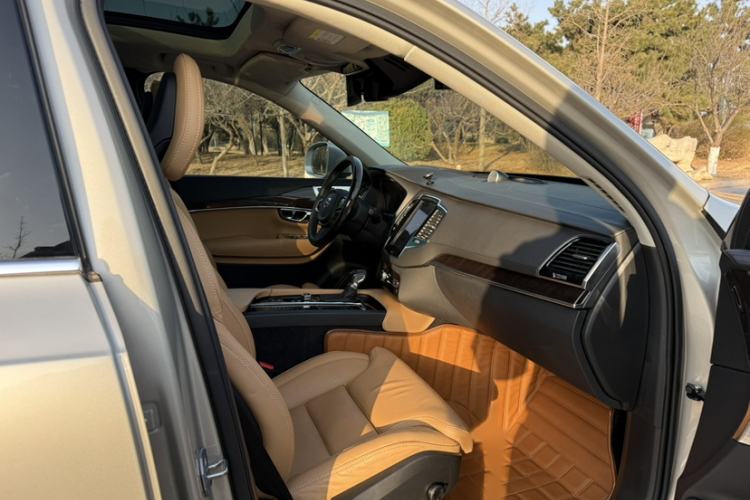 Used Volvo XC90 2015 T6 Prestige 7-Seater Interior 8