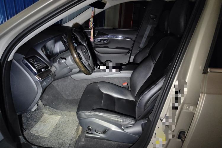 Used Volvo XC90  Left Front Seat