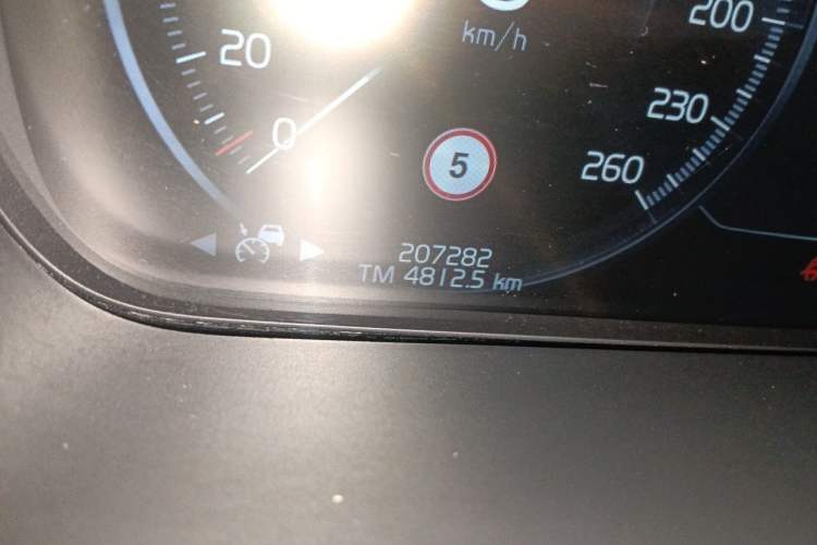 Used Volvo XC90 2015 T6 Zhiya Edition 7-seater Odometer Close Up