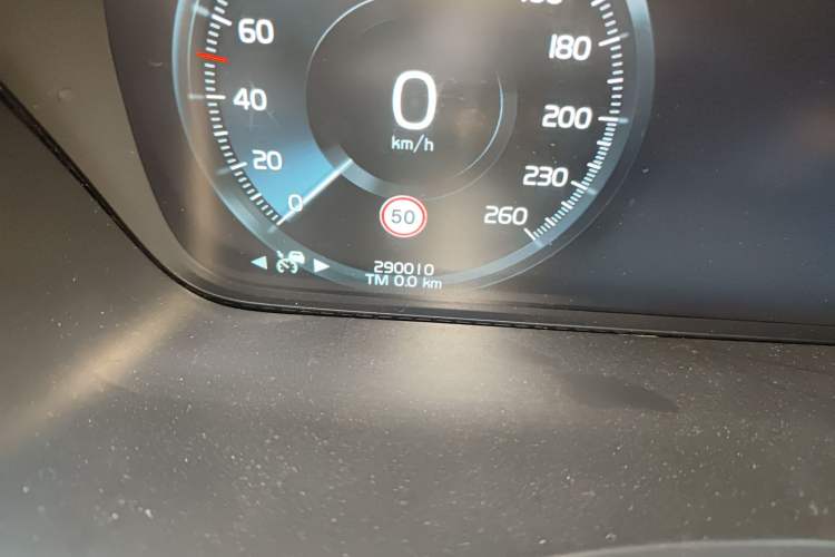 Used Volvo XC90 2015 T6 Zhiyi Edition 7-Seater Odometer Close Up