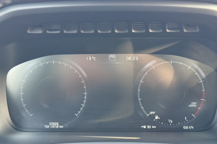 Used Volvo XC90 2015 T6 Prestige 7-Seater Odometer Close Up