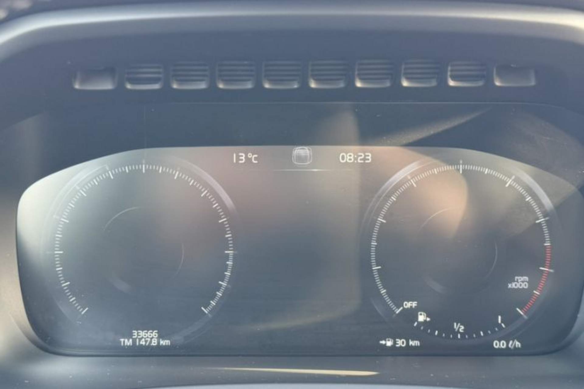 Used Volvo XC90 2015 T6 Prestige 7-Seater Odometer Close Up