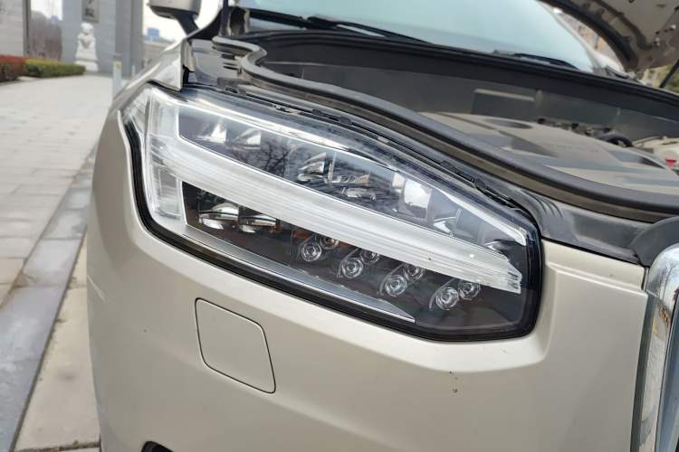 Used Volvo XC90 2015 T6 Zhiyi Edition 7-Seater Right Front Headlight