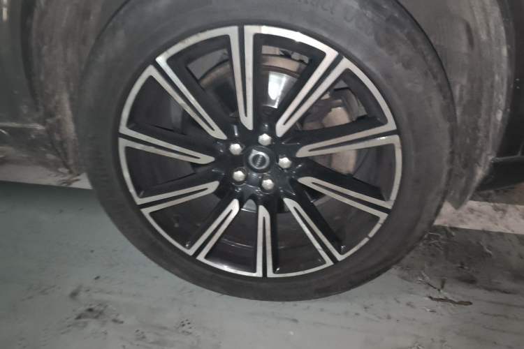Used Volvo XC90 2015 T6 Prestige 7-Seater Right Front Wheel Hub