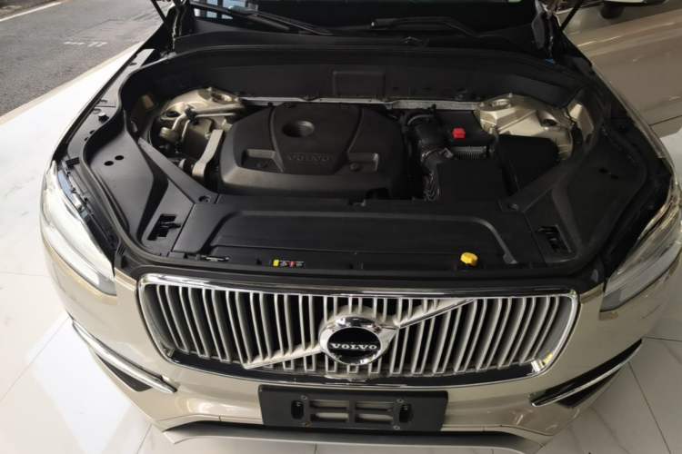 Used Volvo XC90 2015 T6 Zhiyi Edition 7-Seater Engine Bay