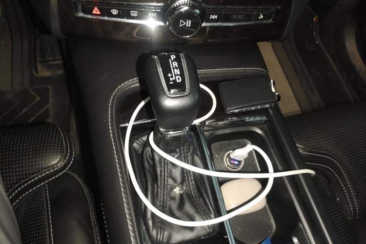 Used Volvo XC90 2015 T6 Luxury Edition 5-seater Gear Lever