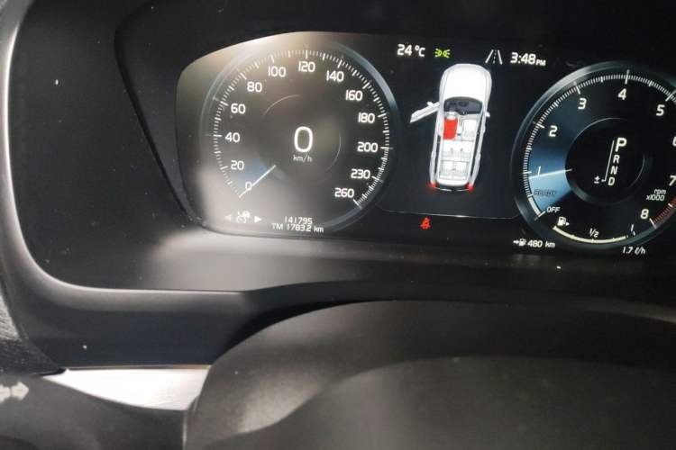 Used Volvo XC90 2015 T6 Zhiyi Edition 7-Seater Odometer Close Up