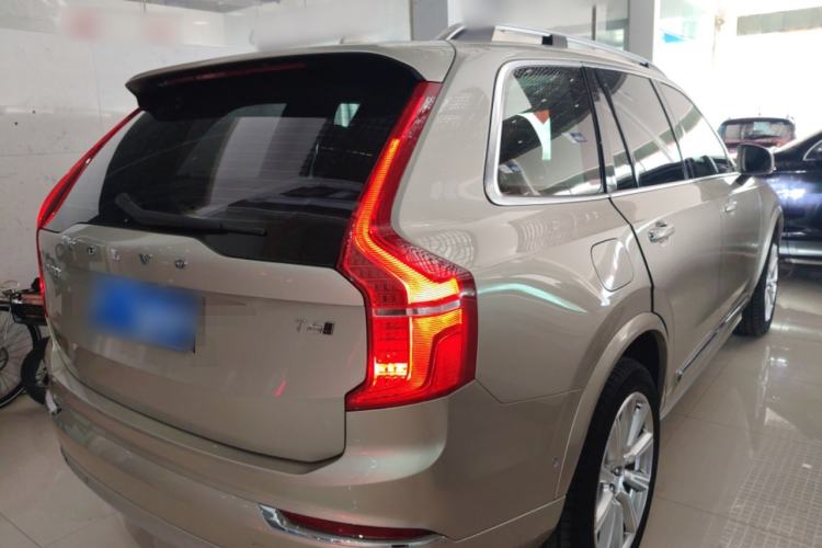 Used Volvo XC90 2015 T6 Luxury Edition 5-seater Rear Right 45 Deg